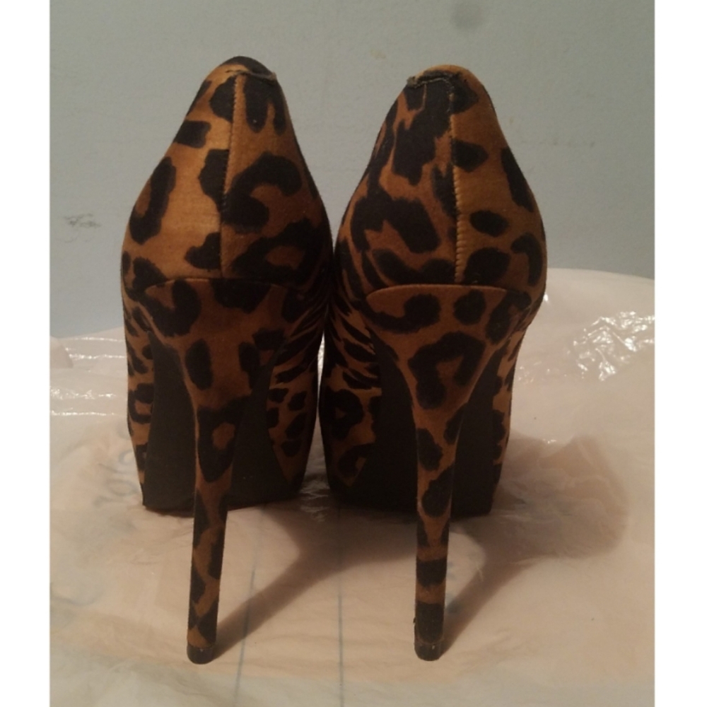 STEVE MADDEN Leopard Print Heels Size 7 - Picture 5 of 8